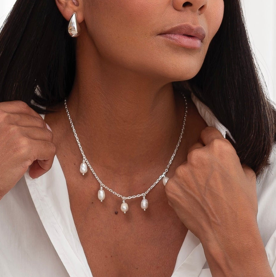 SHORT | Silver Fine Chain with 5 Pearl Necklace