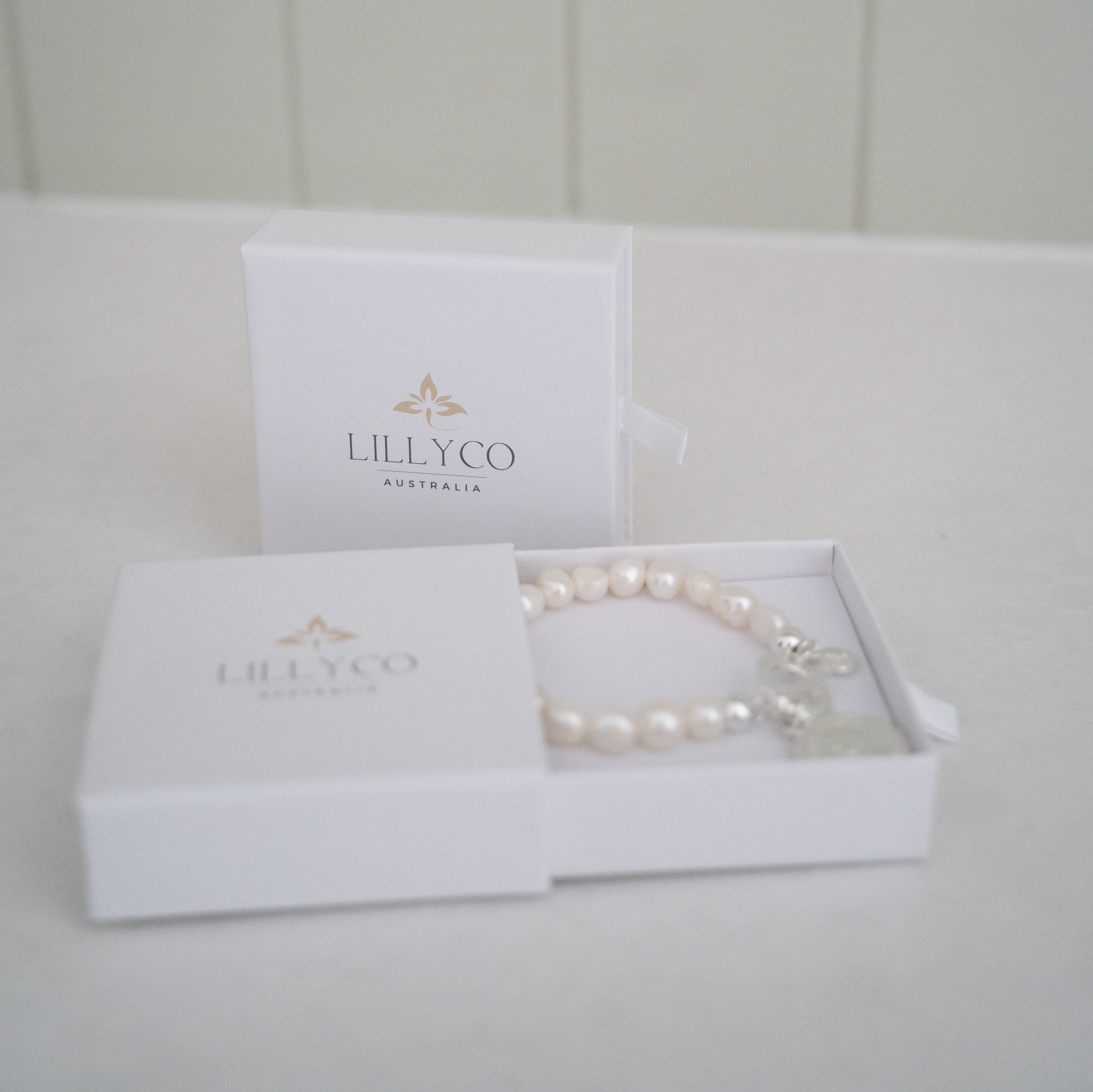 White Branded Gift Box & Branded Card Insert | Lillyco AUSTRALIA