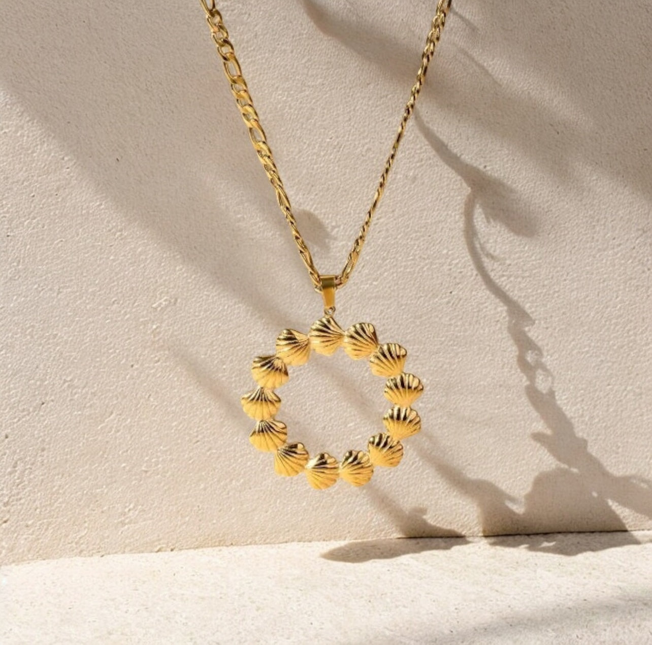 Ladies | Stainless Steel | Gold Shell Circle Short Necklace