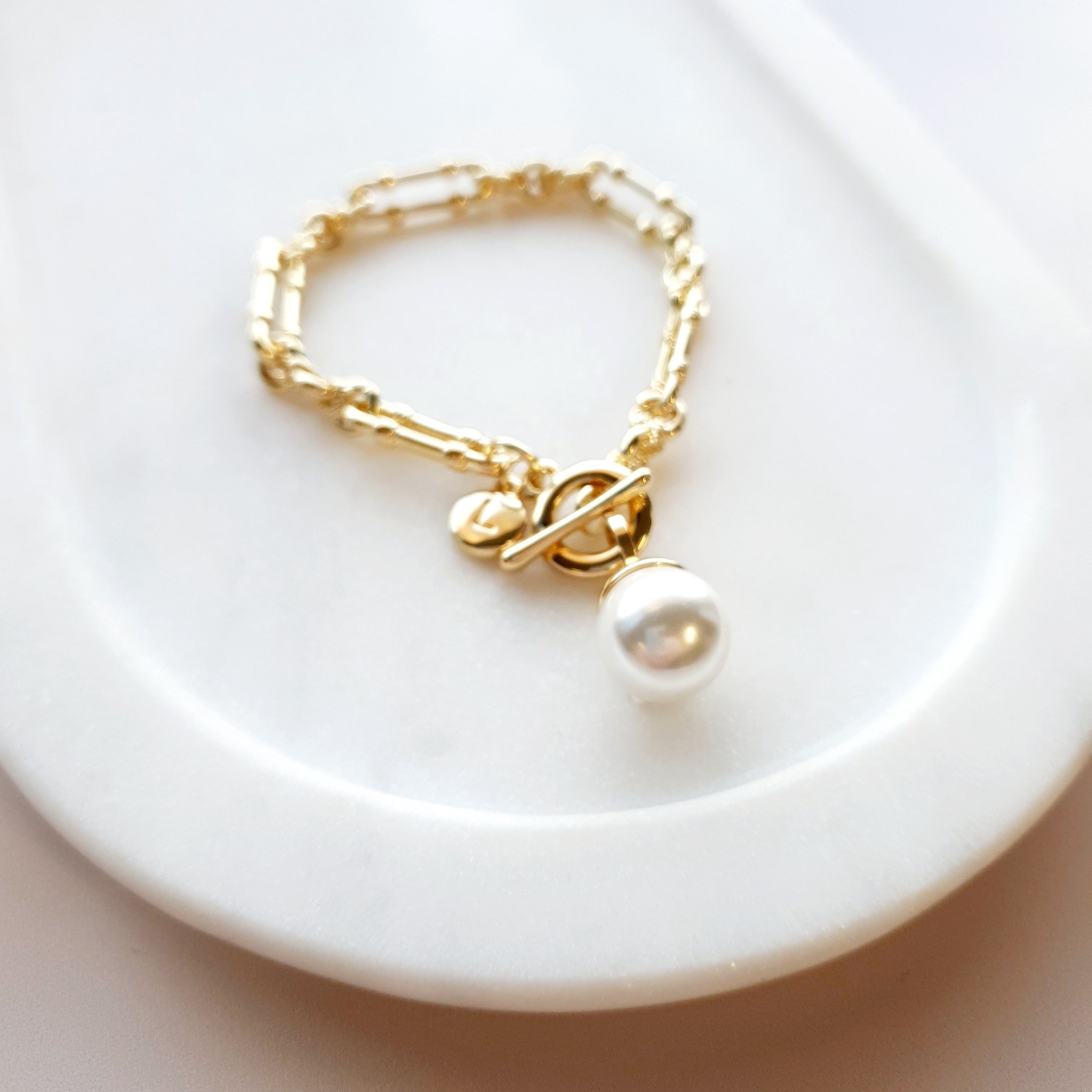 Yellow Gold Single Pearl Toggle Bracelet