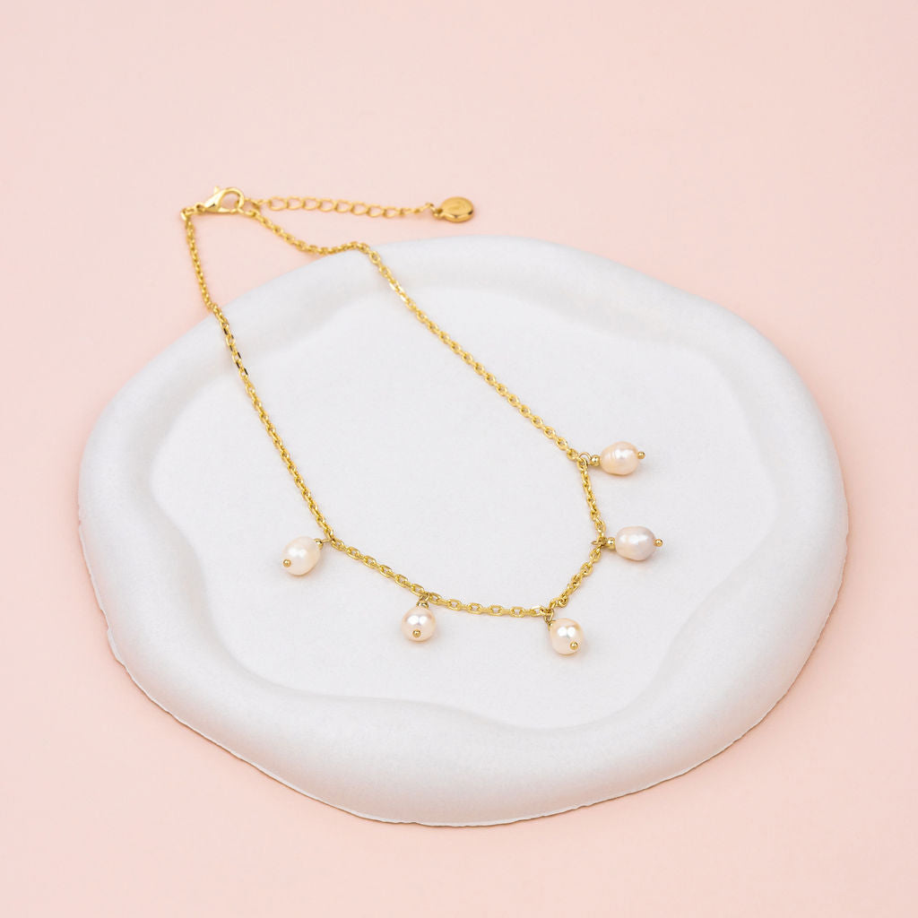SHORT | Yellow Gold Fine Chain with 5 Pearl Necklace