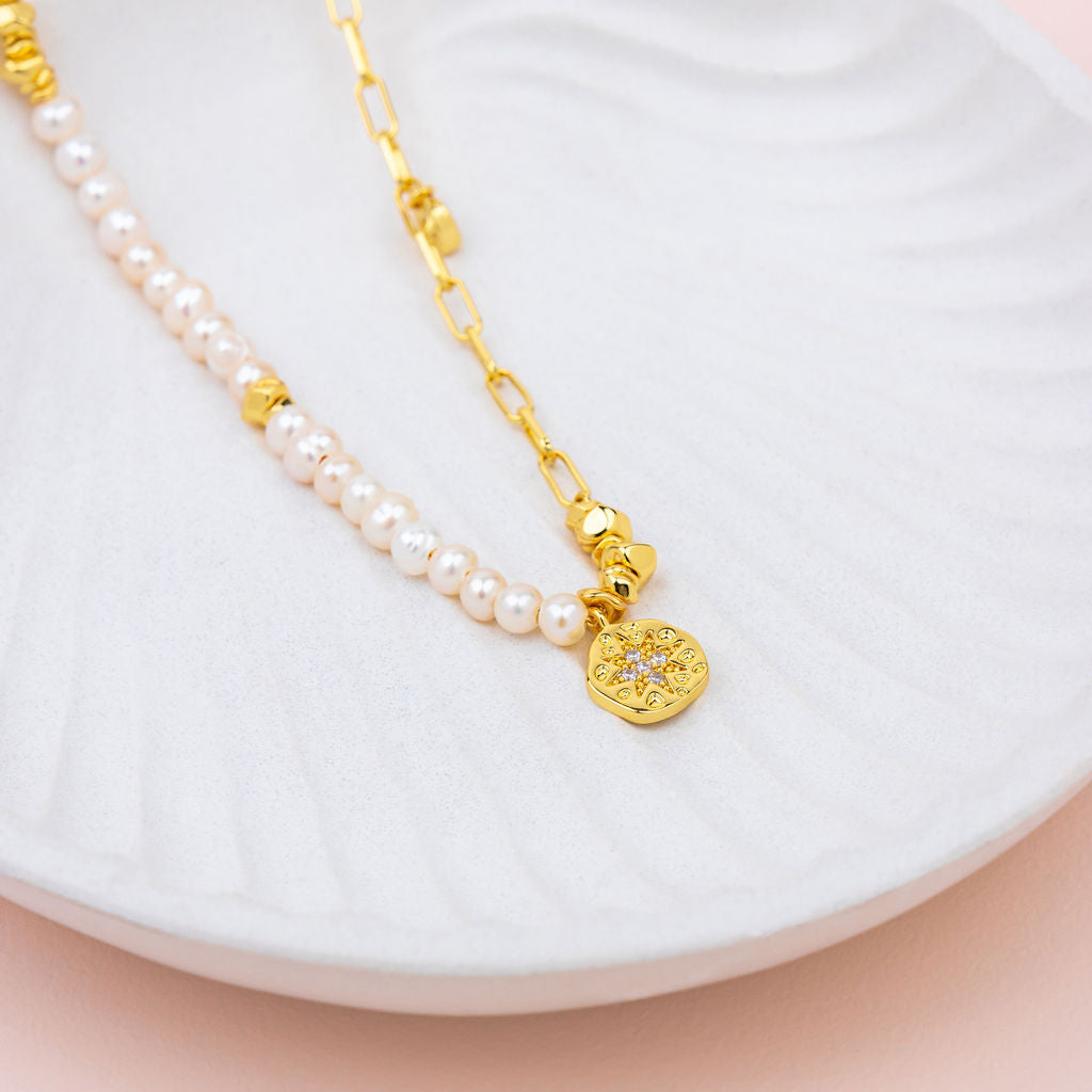 Pearl and 14K Gold Link Chain Short Necklace