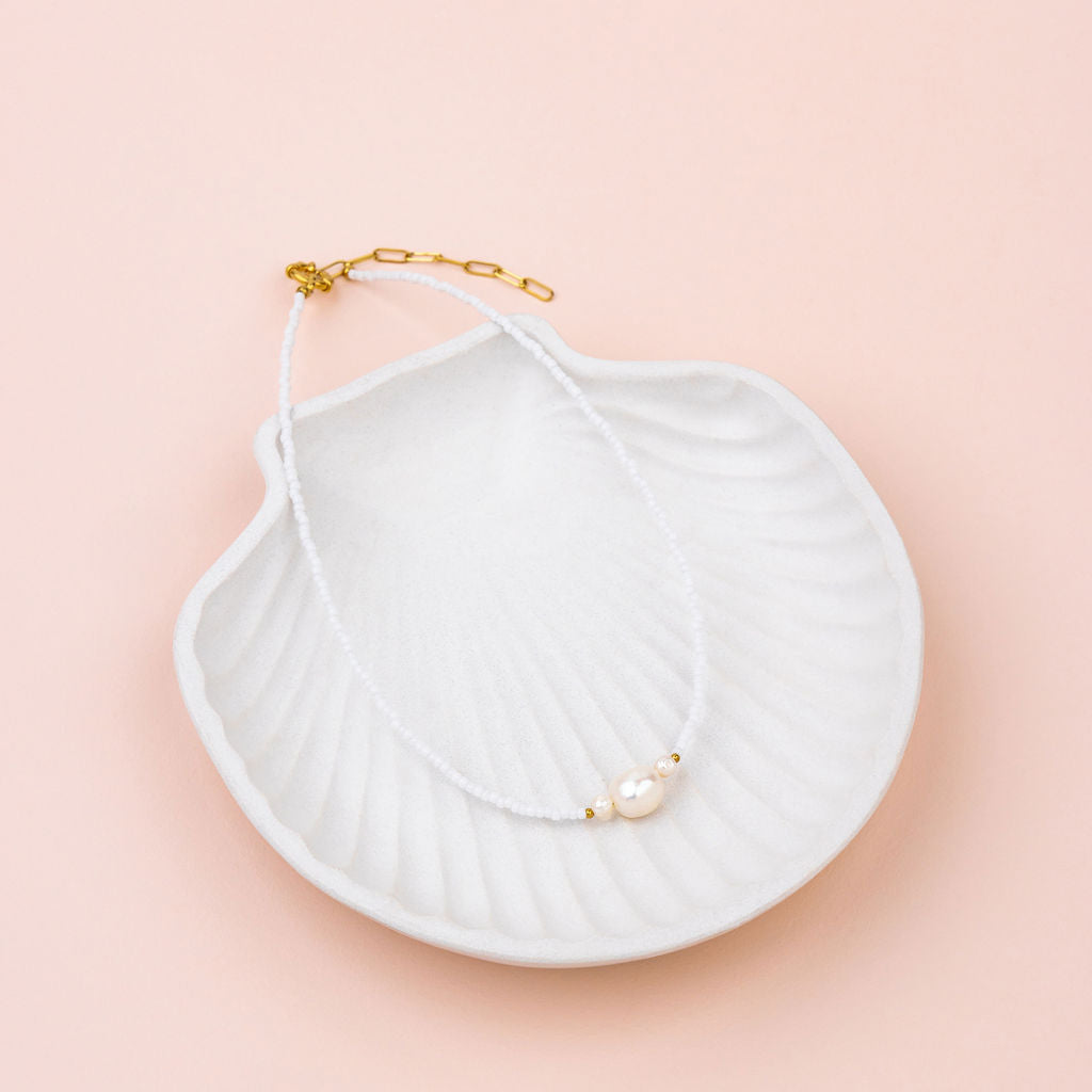 SHORT | White Fine Beads with Fresh Water Pearl Necklace