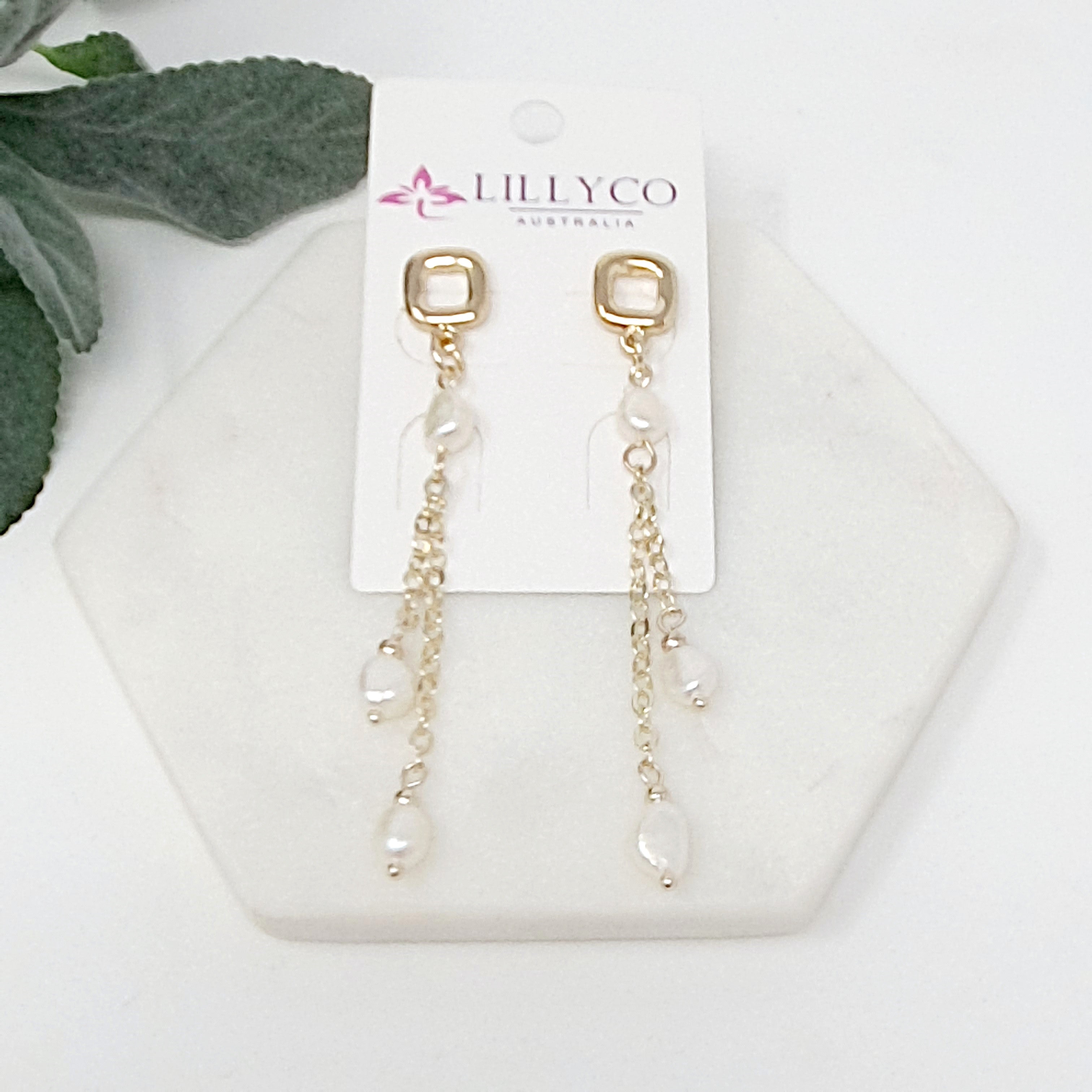 Light Gold Dangley Pearly Earring