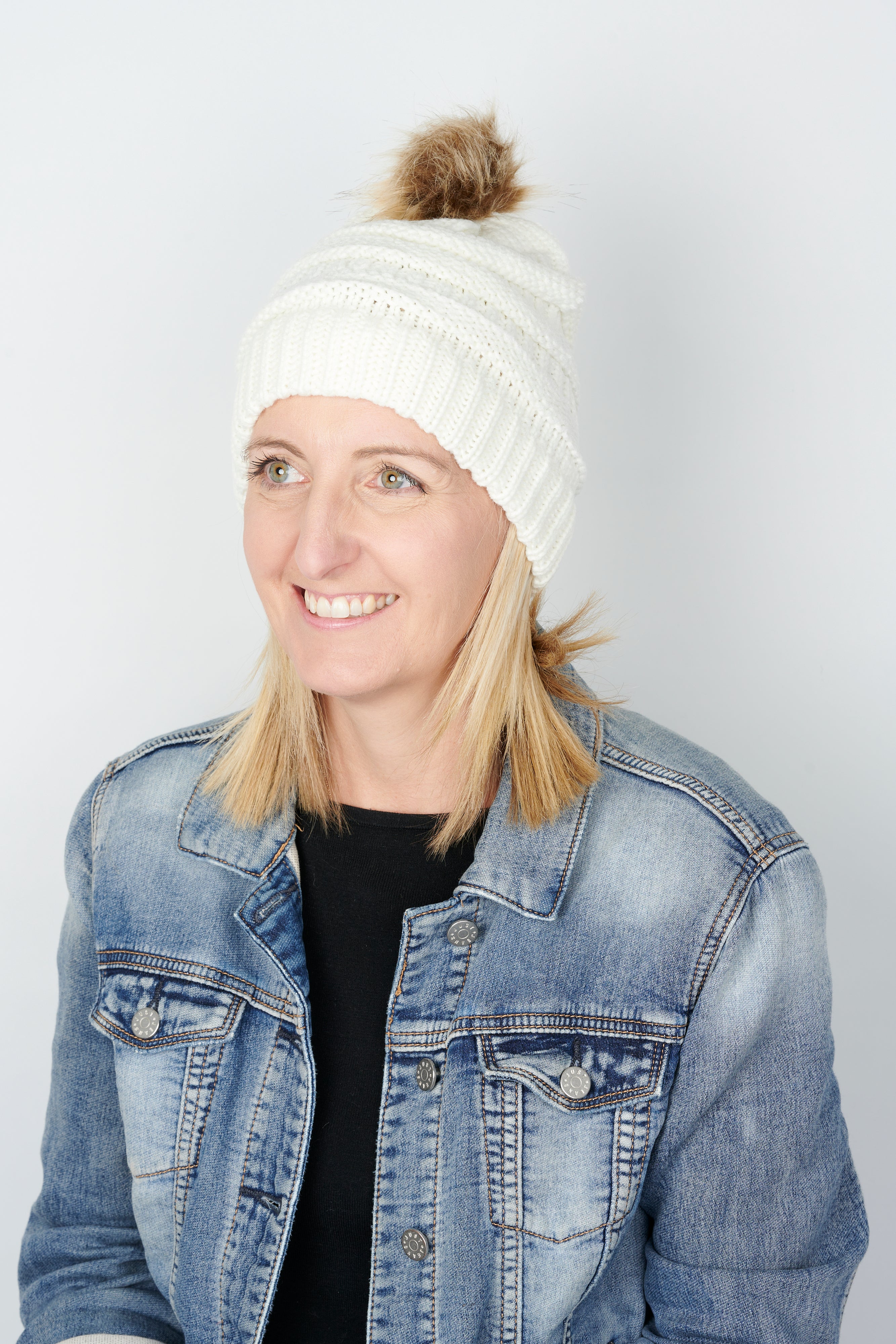 Ladies White Fur Pom Pom Beanie