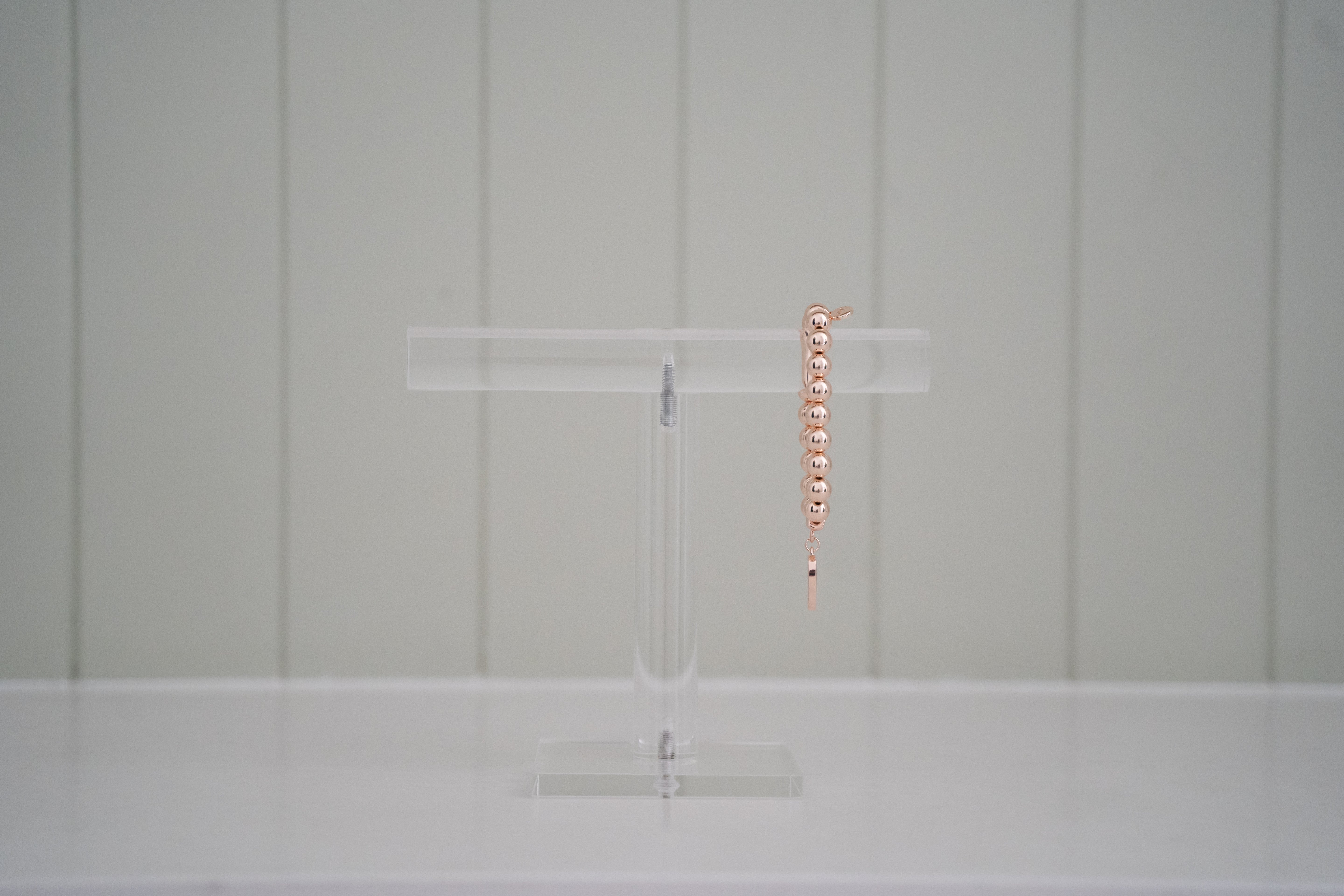 Clear Acrylic Bracelet Stand | Lillyco AUSTRALIA