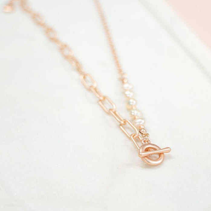 SHORT | Matt Rose Gold Pearl Necklace