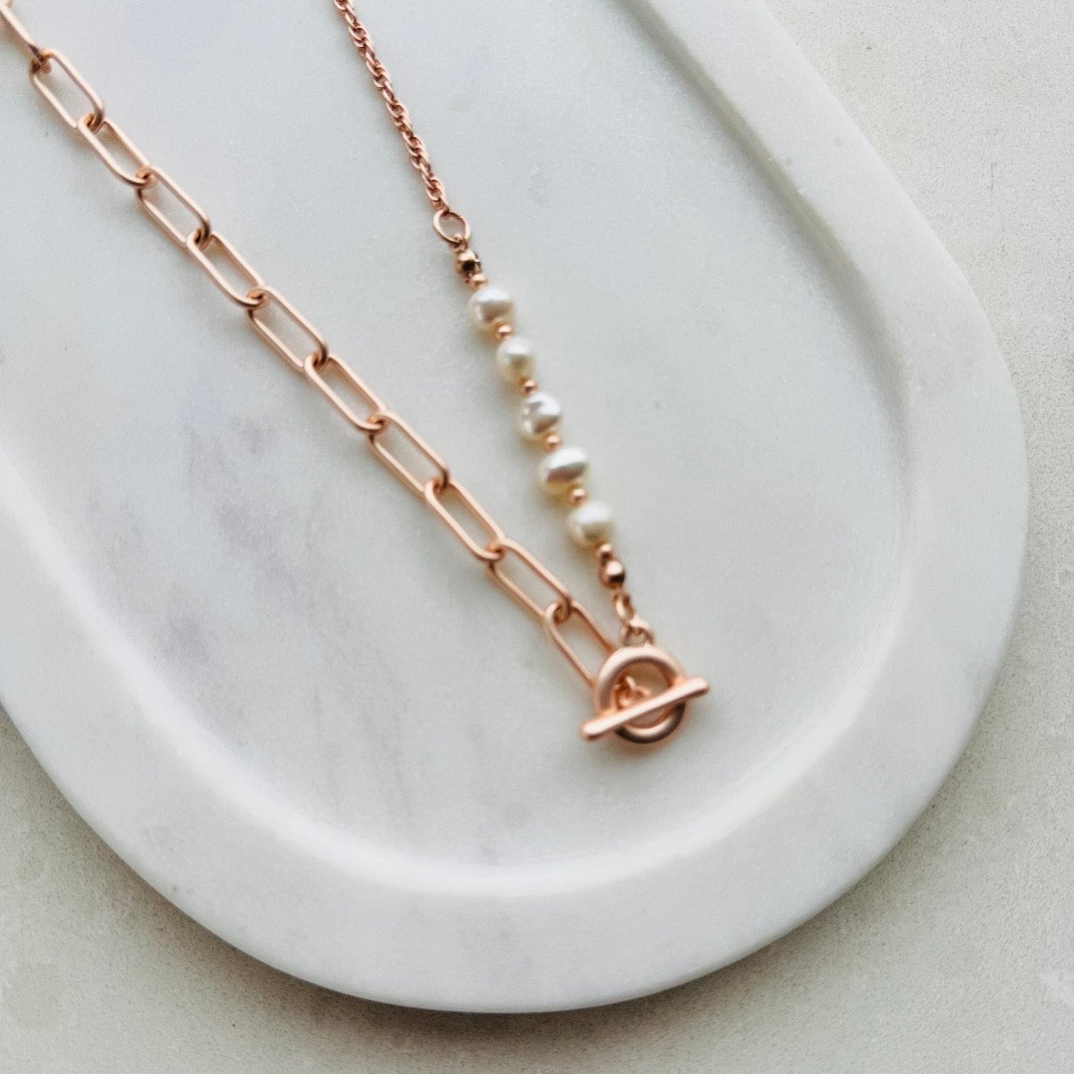 SHORT | Matt Rose Gold Pearl Necklace