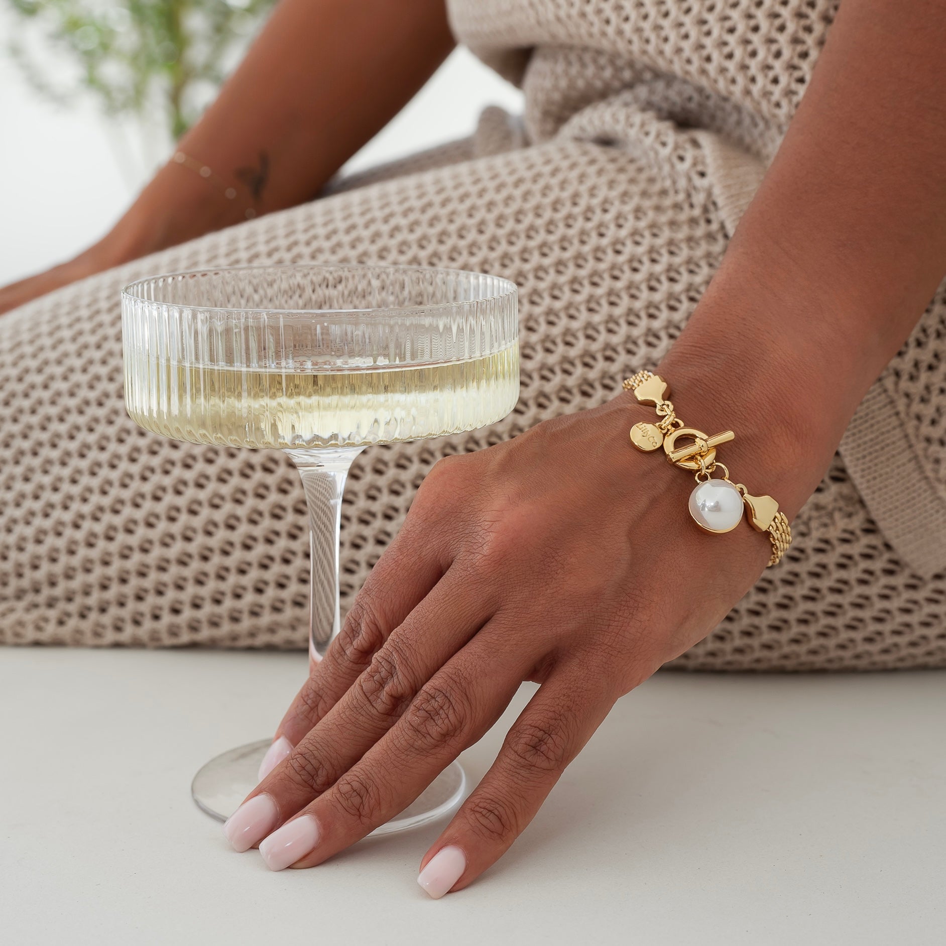 Yellow Gold Chain with Double Sided Pearl/Metal Pendant Bracelet