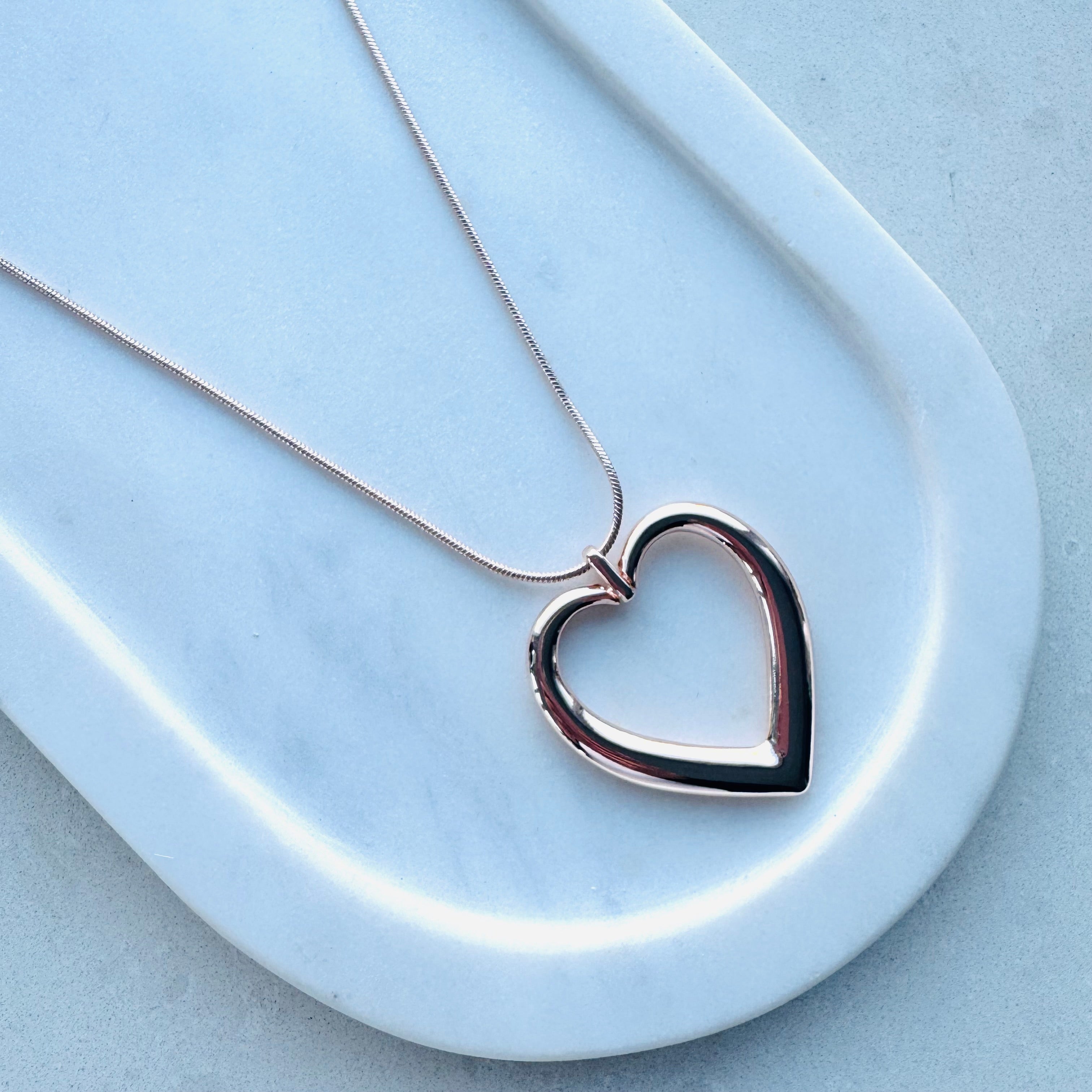 SHORT | Rose Gold Large Open-Heart Necklace