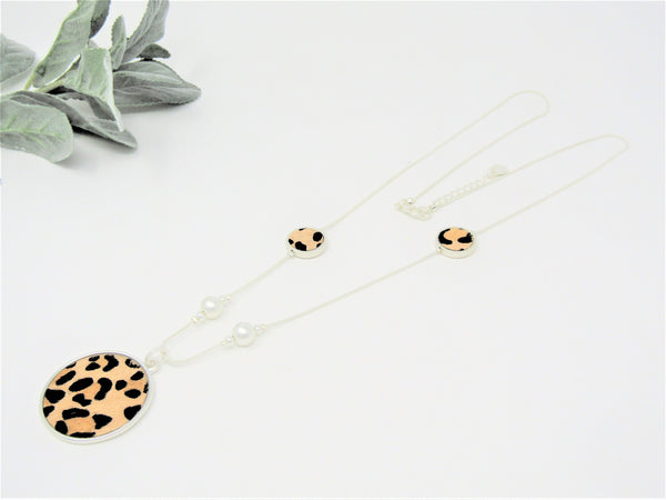Matt Silver Leppord Print Disc Necklace