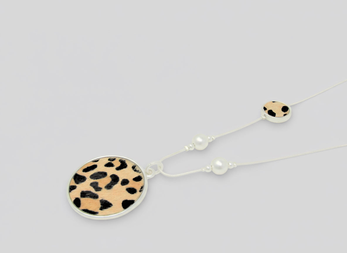 Matt Silver Leppord Print Disc Necklace