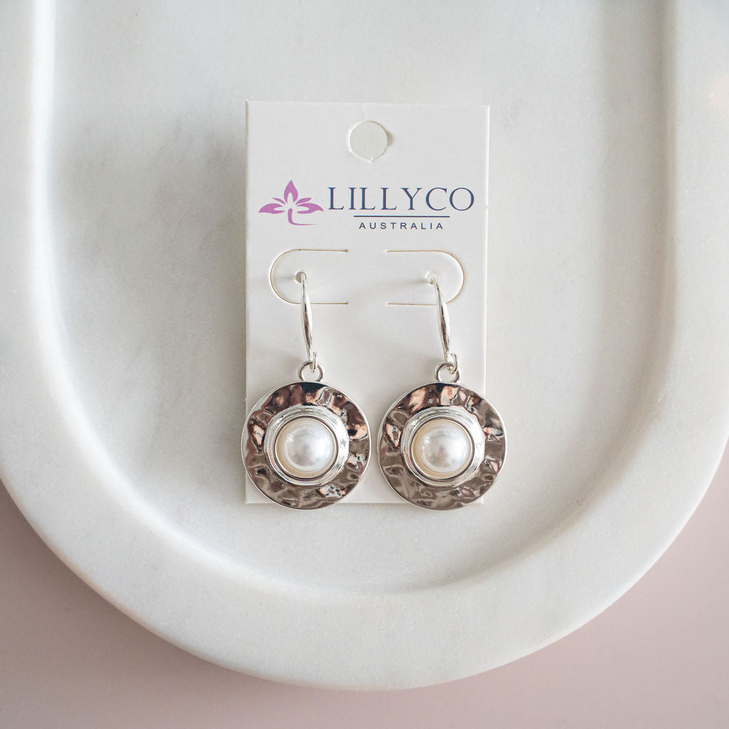 Elegance Silver Pendant with Pearl Earring