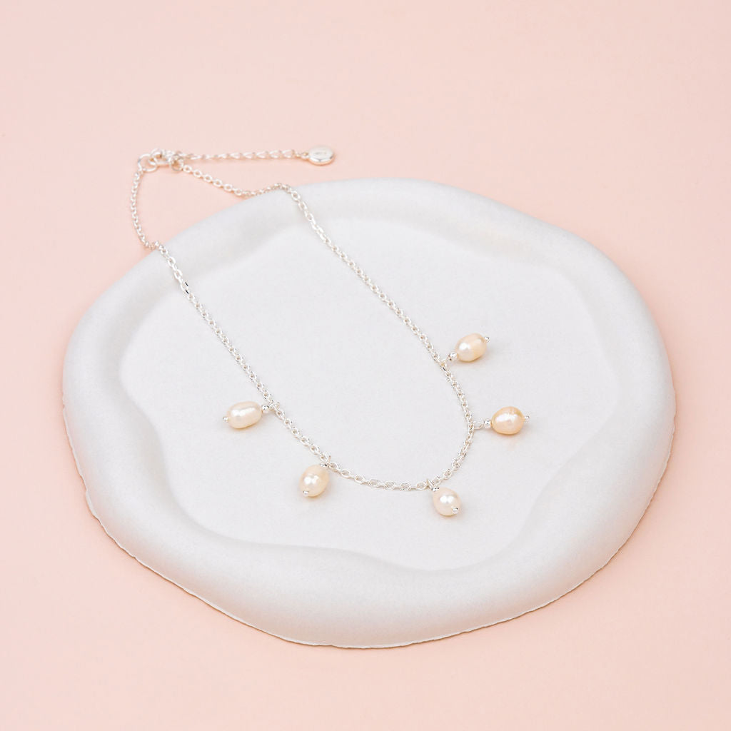 SHORT | Silver Fine Chain with 5 Pearl Necklace