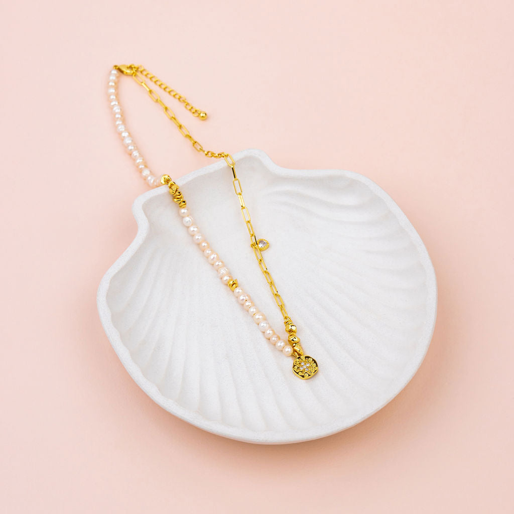 Pearl and 14K Gold Link Chain Short Necklace