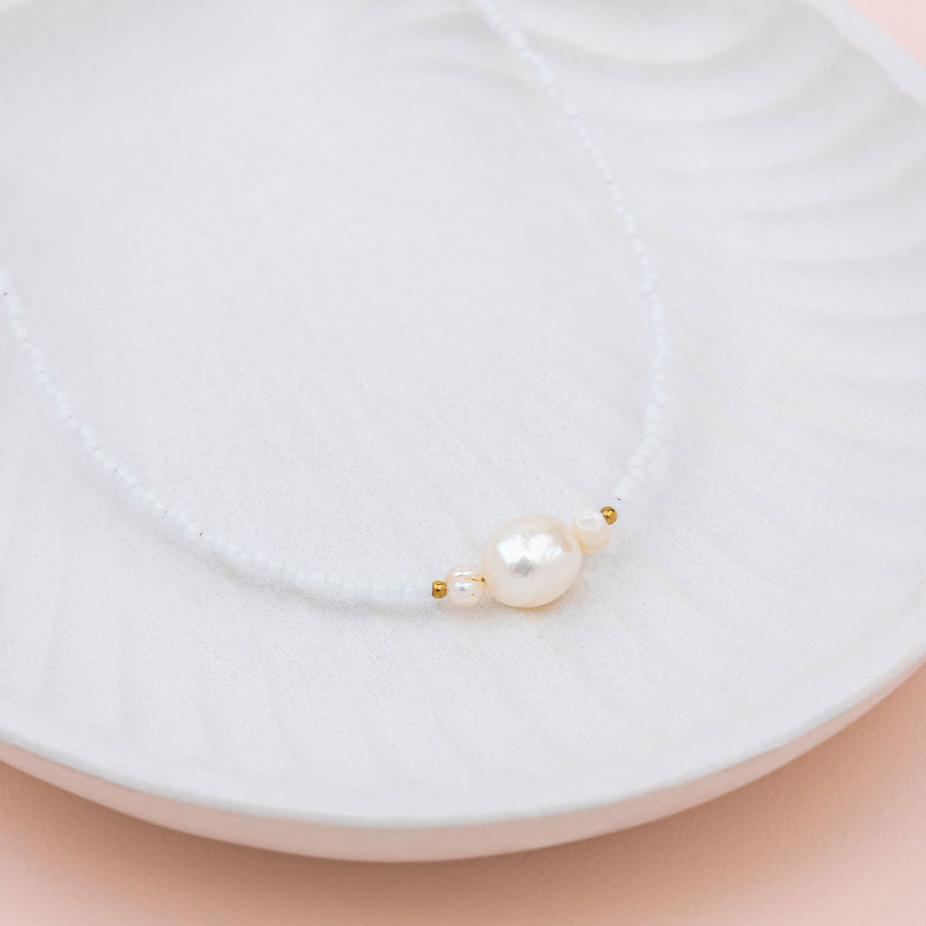 SHORT | White Fine Beads with Fresh Water Pearl Necklace