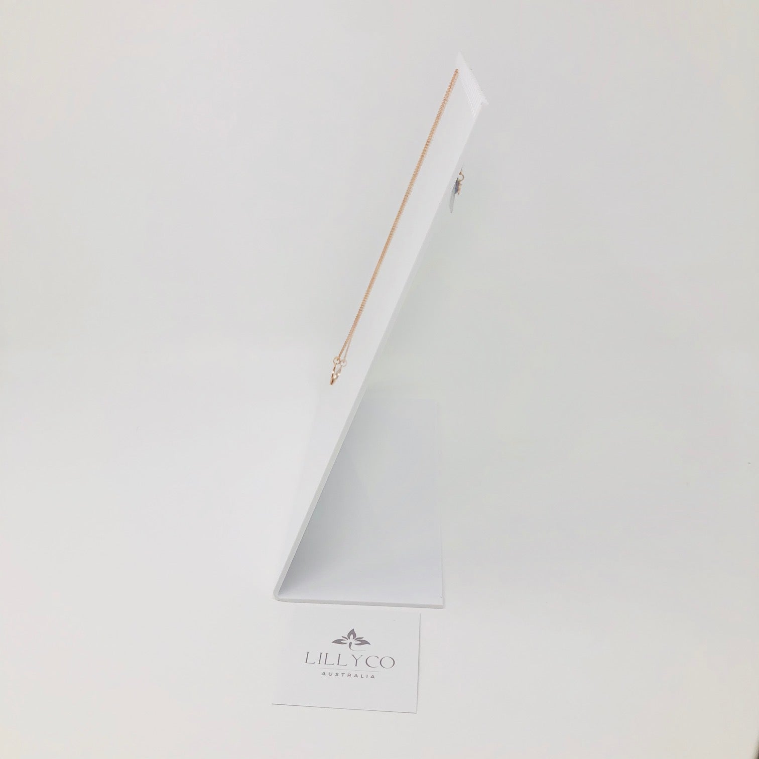 White Acrylic Short Necklace Stand | Lillyco AUSTRALIA