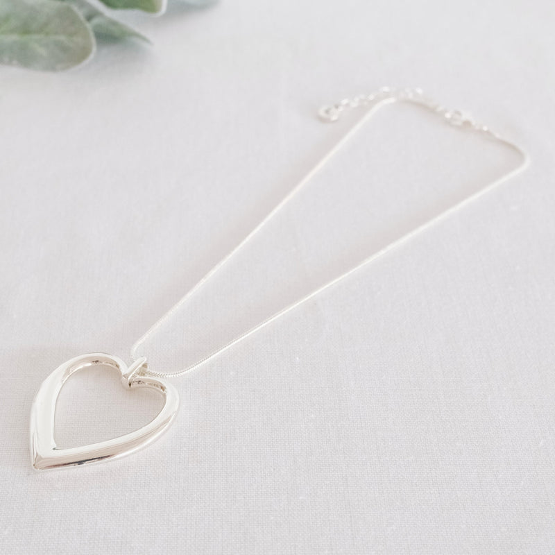 HEART COLLECTION | SHORT | Silver Open-Heart Necklace