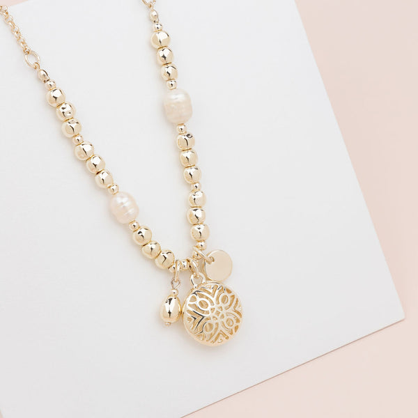 SHORT | Gold Cut Out & Pearl Pendant Necklace