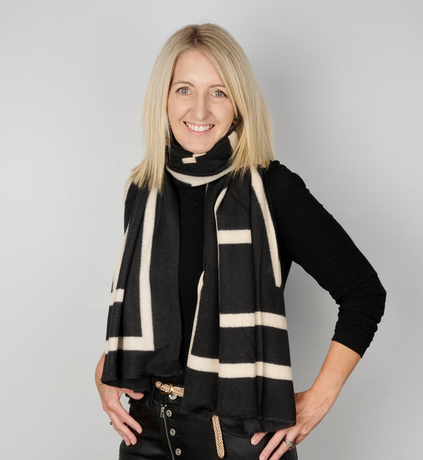 Ladies | Beautiful Black & Cream Winter Scarf